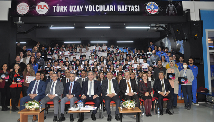 Turk Uzay Yolculari Programina Secilen 100 Ogrenci Mezun Oldu