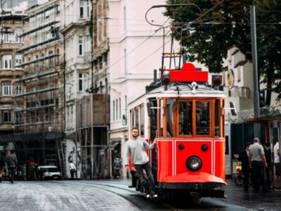 istiklal caddesi yuzde 127lik kira artisiyla rekor kirdii