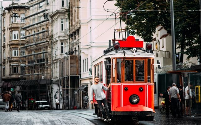 istiklal caddesi yuzde 127lik kira artisiyla rekor kirdii