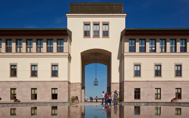 koc universitesi avrupadaki isletme okullari etki sisteminde turkiyeden yer almaya hak kazanan ilk okul oldu