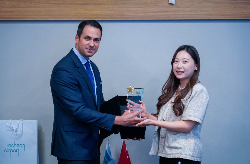 1722842093 Soldan Sa a Foto raf Alt Tun Cavcav GA stanbul Havaliman nsan ve K lt r K demli M d r Seoyun Kim Secondment Program Secondee ve Ge ici Personeli